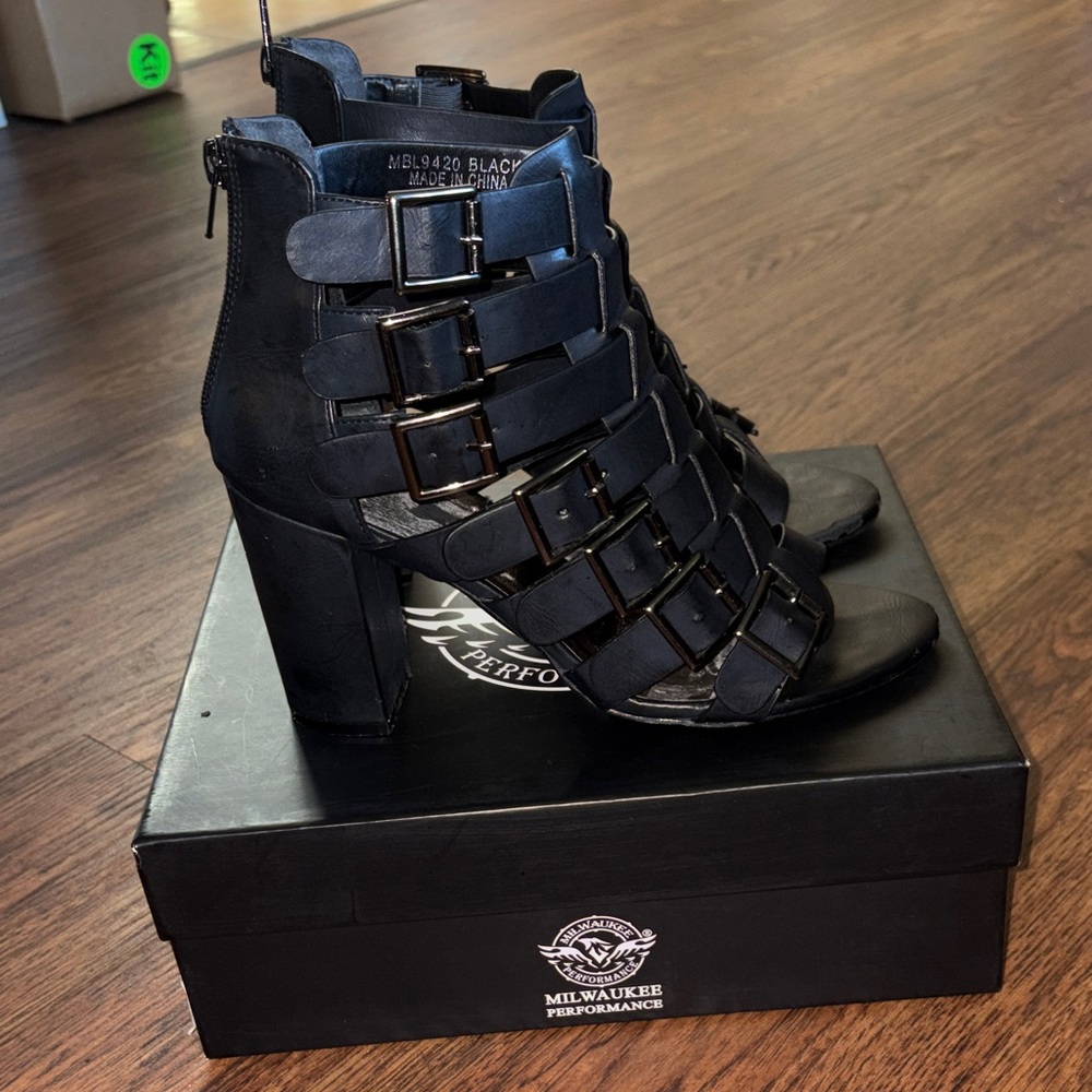 Milwaukee Leather women black sandal